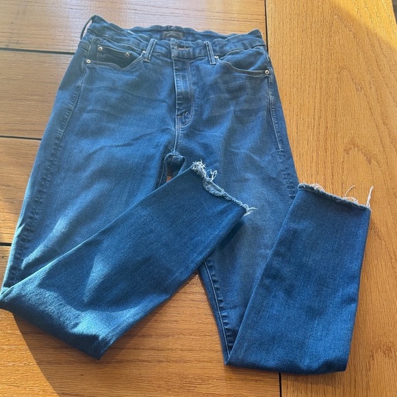 MOTHER Denim - MOTHER High Waisted Looker Ankle Fray Jeans in Blue size 27